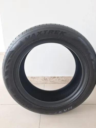Par de Pneus Maxtrek Maximus 215/55R17 Seminovos (5.000km)