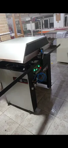 Prensa térmica 90 x 60 2 bandejas laterais pneumática
