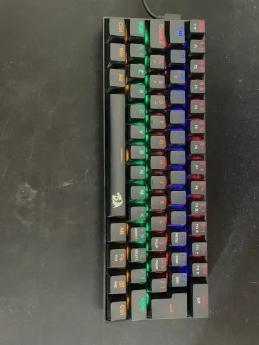 TECLADO 60% REDRAGON 1ANO DE USO