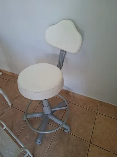 Vendo cadeira para estética. Usada em ótimo estado.