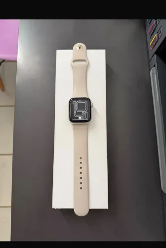 Apple Watch SE (2º geração ) GPS 40mm- Cor Estelar ( Starlight)