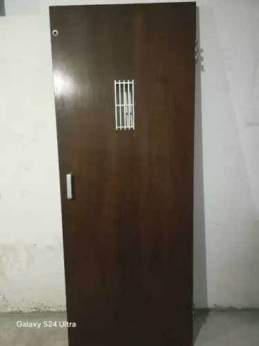 Porta madeira maciça tirada de elevador 82 por 2 e 10