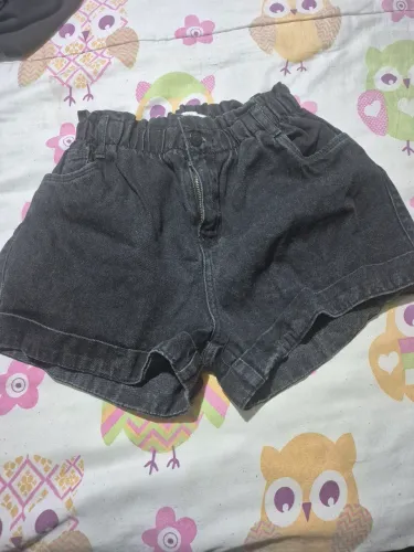 Shorts jeans preto tamanho 13/14 anos