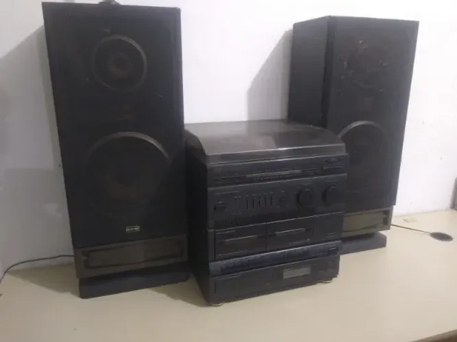 Aparelho de som antigo 4x1 Vintage / Retrô- Vinil, CD, Rádio e Fita Cassete