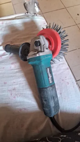 Esmerilhadeira Angular Makita, modelo M9510