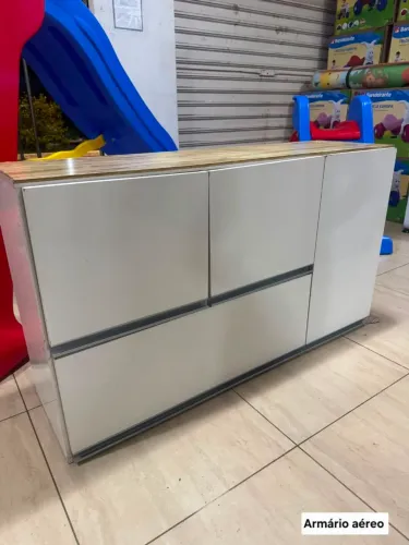 Armário aéreo - $399,00 A vista 12x 37,96 no cartão de crédito