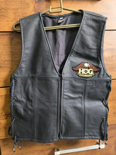 COLETE DE COURO LEGÍTIMO ESTILO BIKER - HOG