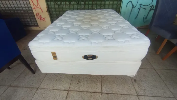 Cama box casal colchão Simons