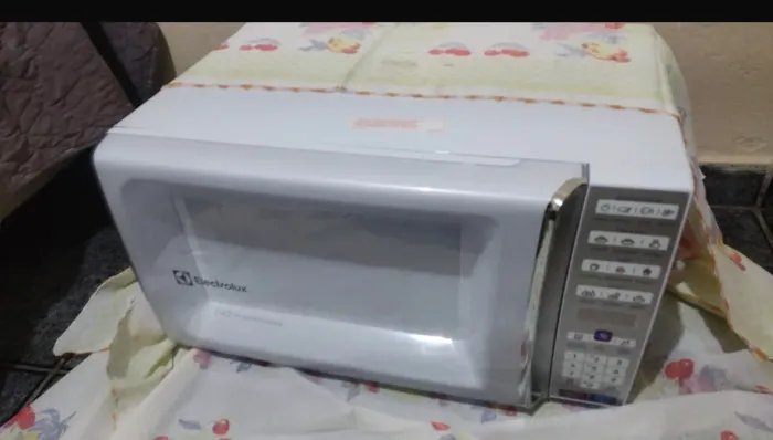 Microondas 34L Branco Electrolux NOVO