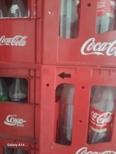 Vendo engradado completo da coca cola tenho 2 e 1 litro 