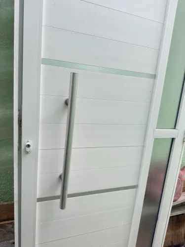 Porta de alumínio com vidro + kit janela blindex