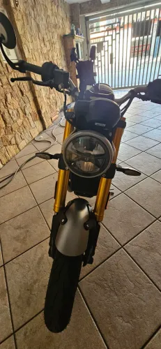 Triumph speed 400