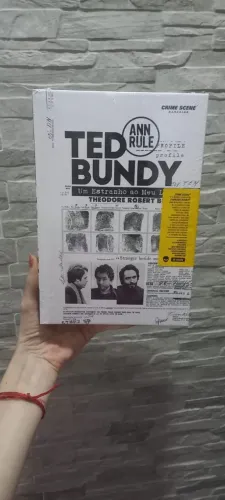 Livro Ted Bundy - Um estranho ao meu lado. Capa Dura e Lacrado 