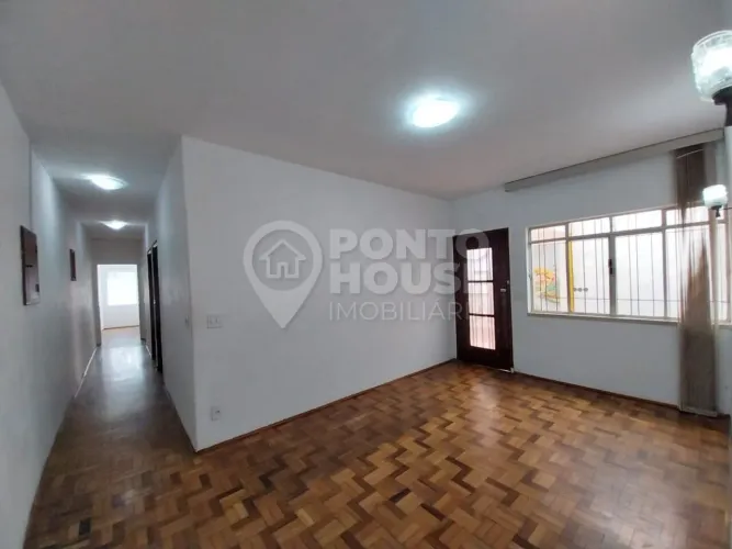 Locação de casa térrea com 3 dormitórios, edícula, quintal e 1 vaga na Saúde