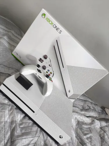 Xbox One S 1 Tera - Aceito Peças de som, ou SOM automotivo 