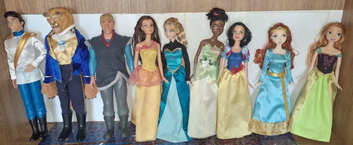 09 bonecos e bonecas de Princesas e Príncipes