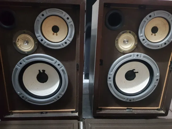 Caixas acústicas Gradiente modelo Master 44 em ótimo estado.