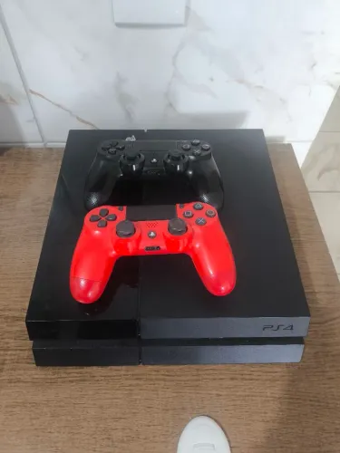 Vendo PS4 fat desbloqueado