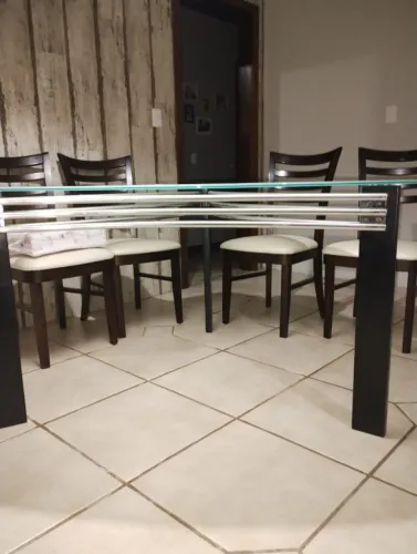 Mesa triangular vidro grosso - sem cadeiras