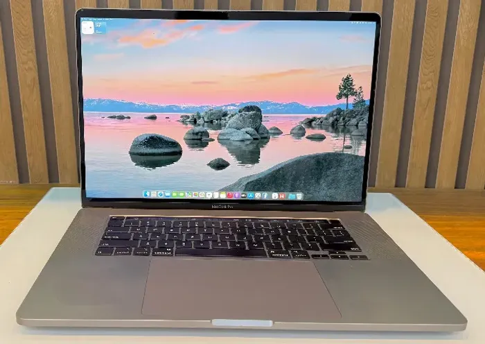 MacBook PRO 2019 A1990 15.4 Pol Touch Bar I7 2.2g Mem 16gb
