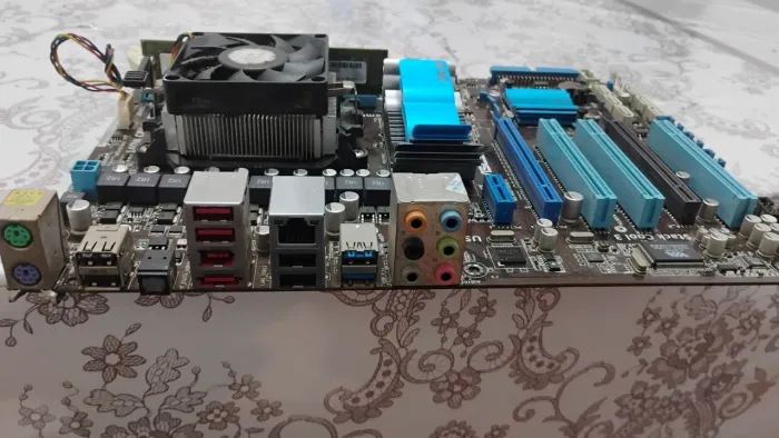 Placa mãe AM3 Asus M4A87TD EVO com processador Phenom X4 3.2 GHz + memória