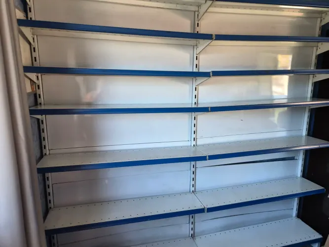 PRATELEIRA RESISTENTE E DURÁVEL - ÓTIMA QUALIDADE