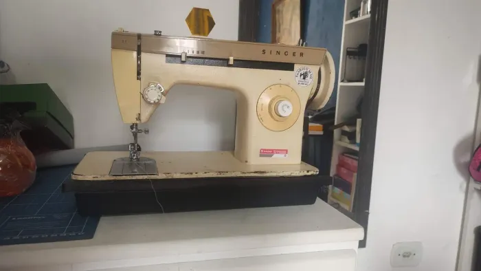 Máquina de Costura Singer 247