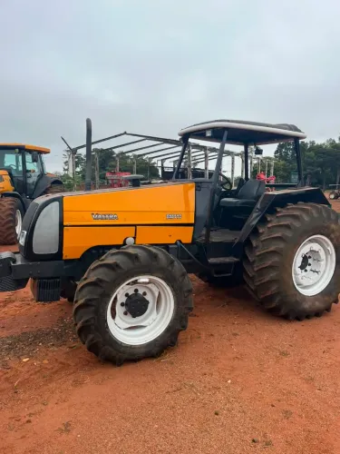 Trator Valtra BM 110 revisado na garantia (4x4) 110 CV