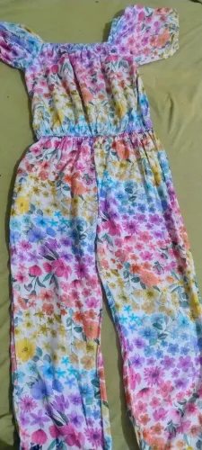 Macacão floral menina