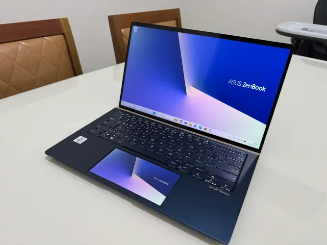 Notebook Asus Zenbook 14 - i7 10a - 8GB RAM - 256GB SSD - ScreenPad 2.0