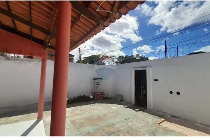 Casa Nova: 2 Quartos, Ótima Localização, Aceita Financiamento