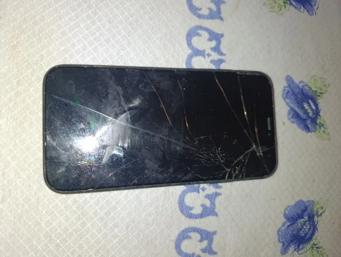 2 iPhone 6s, xr para sucata 