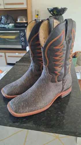 Bota jacomo em couro de foca.