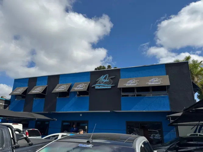 ALUGA-SE SALA COMERCIAL MOBILIADA - ESQUINA DO TERMINAL DO HAUER