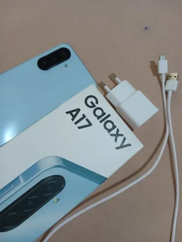Samsung A17 azul e cinza