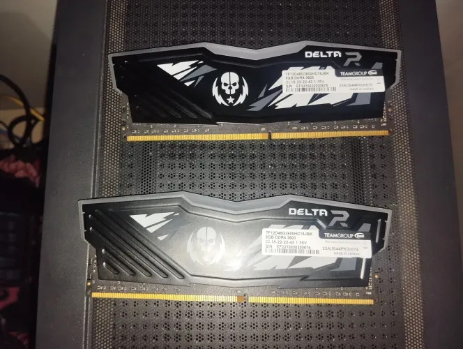2x pentes de memória RAM 8gb