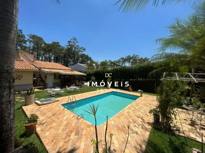 Casa ampla com 3 dormitórios, piscina e pomar para venda e locação no Condomínio Monte Bel