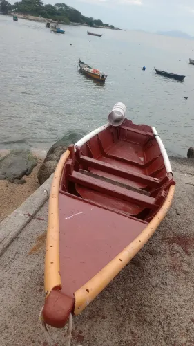 BARCO/CAICO DE MADEIRA E FIBRA 7 METROS