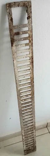 Grade de ferro para ralo. Usado. Precisaria de uma pintura.