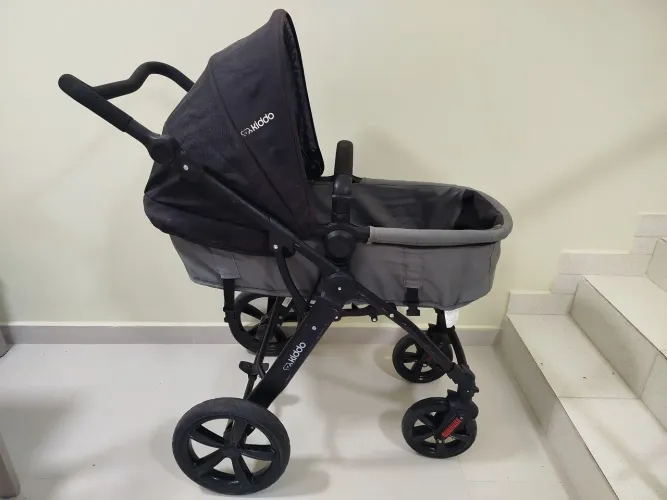Kit Carrinho de Bebê Kiddo + Moisés + Bebê Conforto com Base para Carro