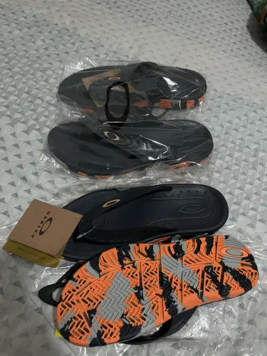 Chinelo Oakley Original. nova sem uso. tamanho 38.