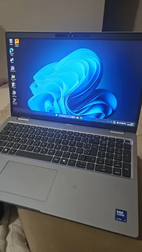 Dell ultra 7 165H rtx 6gb 32gb ram 1Tb SSD