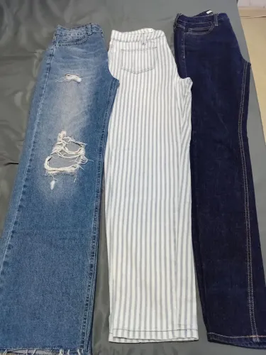 3 calças jeans por 75,00