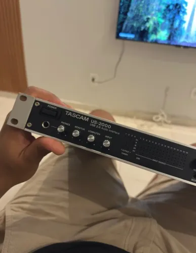 Interface TASCAM 16 canais, excelente para gravações