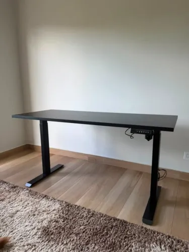 Mesa Preta Escrivaninha com Regulagem de Altura ErgoDesk c/ Tampo MDP 150x60cm