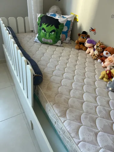 Cama solteiro com cerquinha