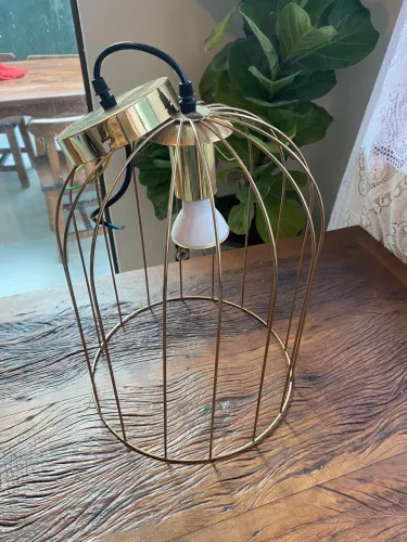 Luminária pendente dourada 