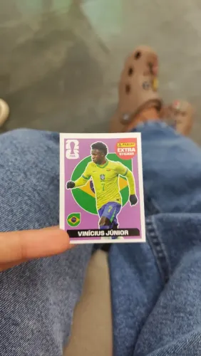 Figurinha Legend Vini Jr. Bordô 2026