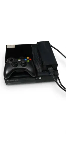 Xbox 360 com fonte e controle