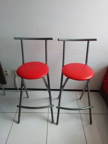 2 Banquetas Vermelhas